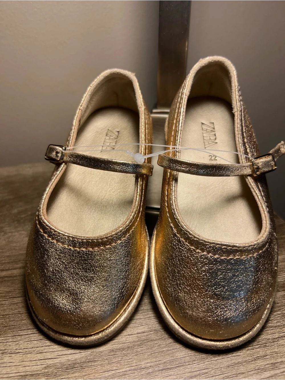 Zara Girls Gold Mary Jane Dress Shoes stock (10)